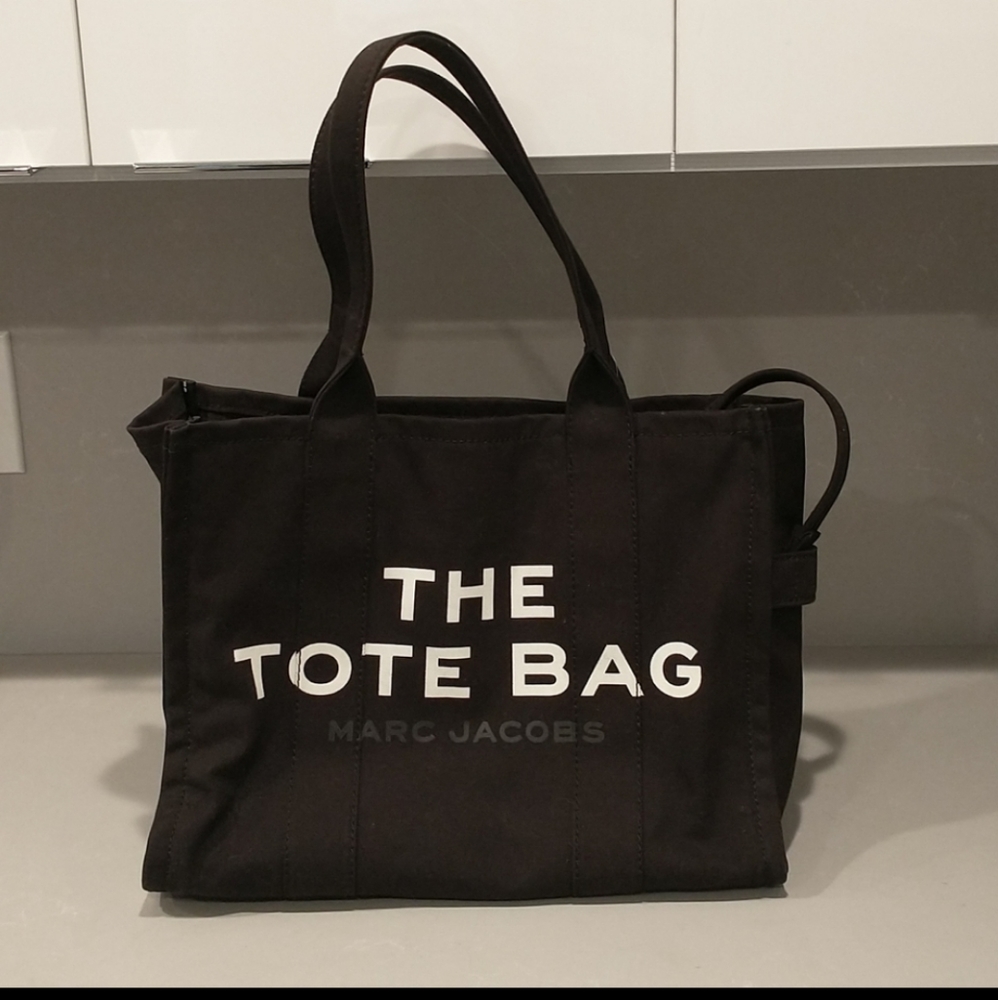 Marc Jacobs The Traveler Tote Bag Extra Large